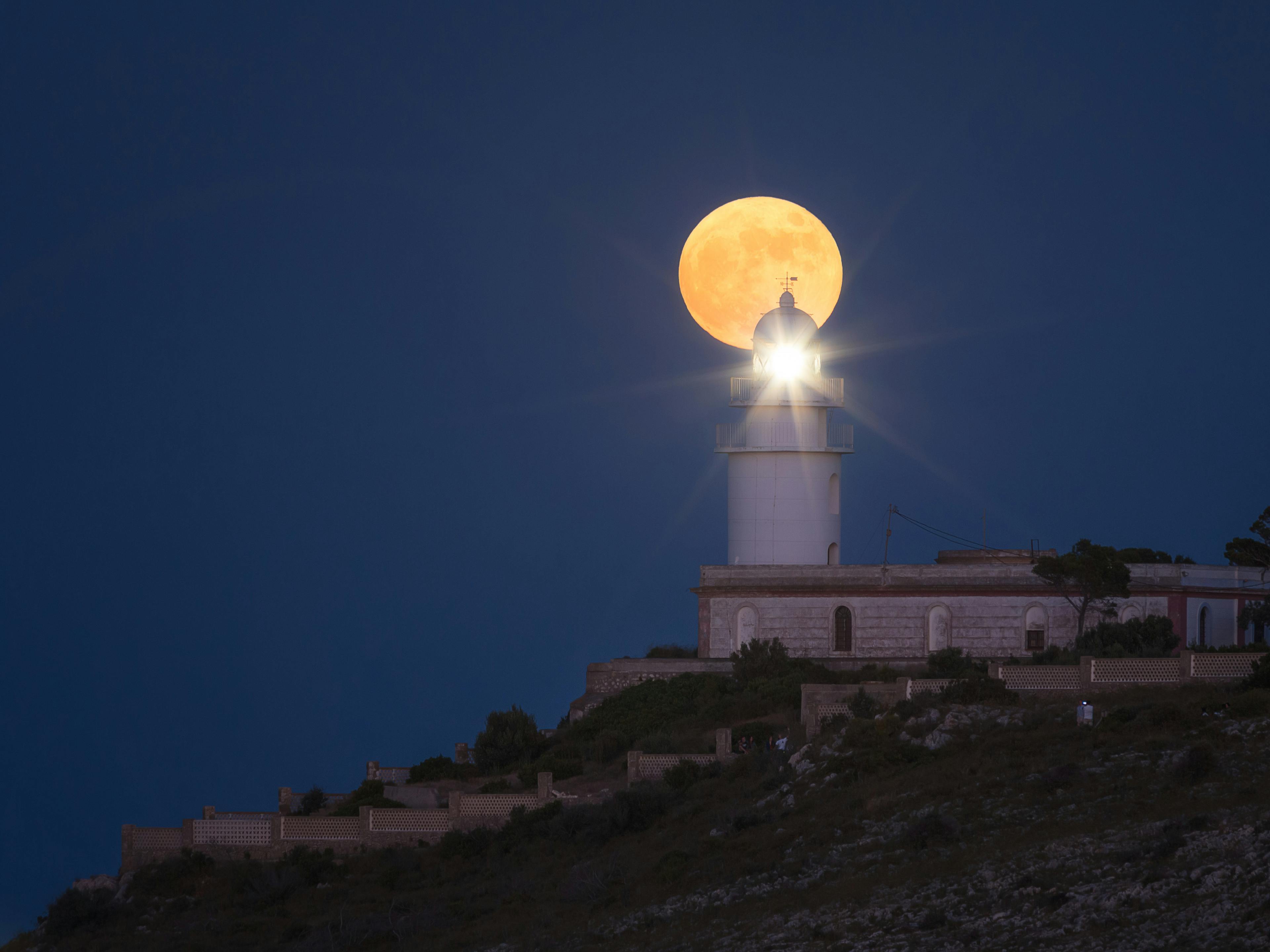 The Lighthouse and the Strawberry Moon (II)