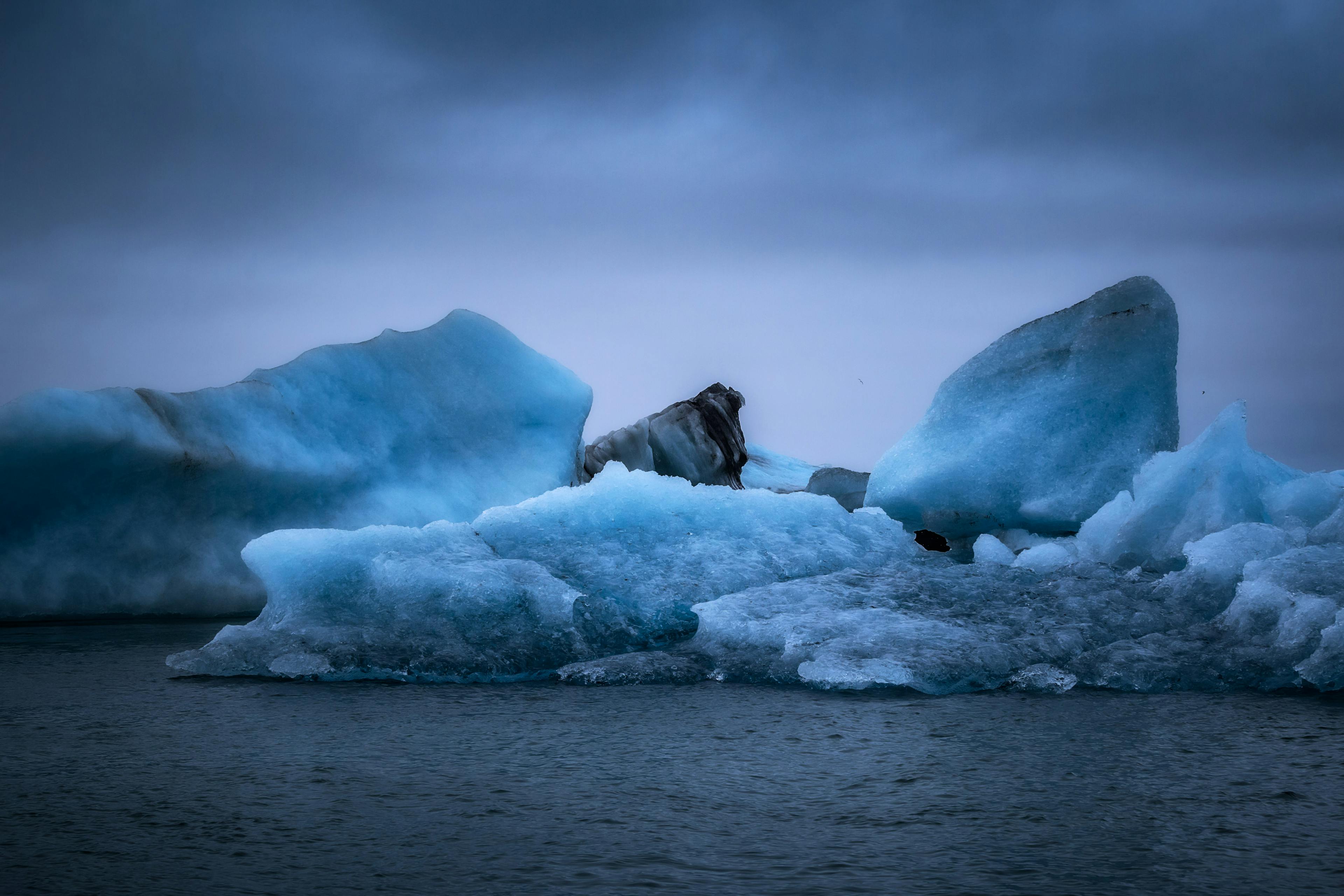 Icebergs in Blue (IV)