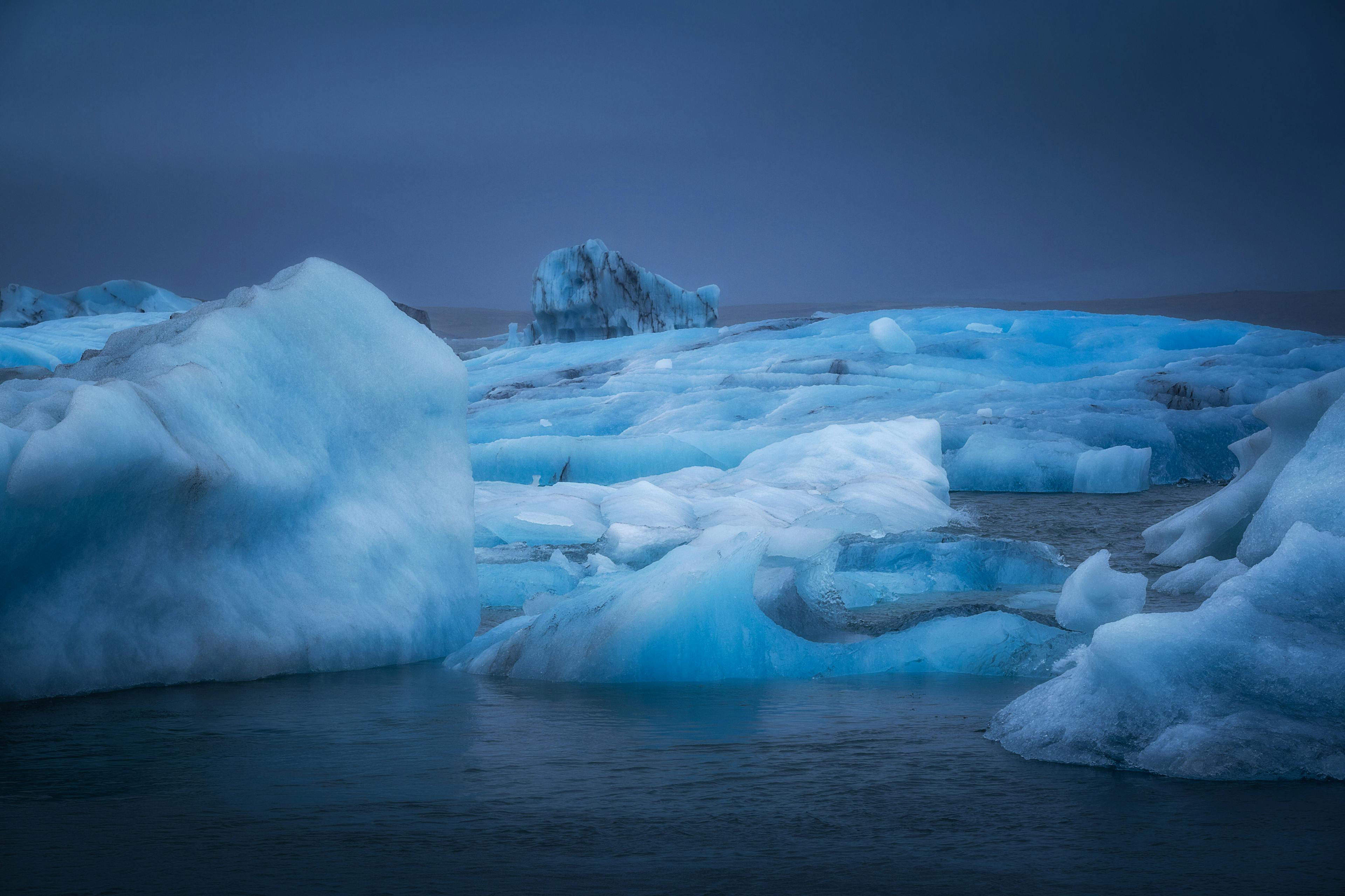 Icebergs in Blue (VI)