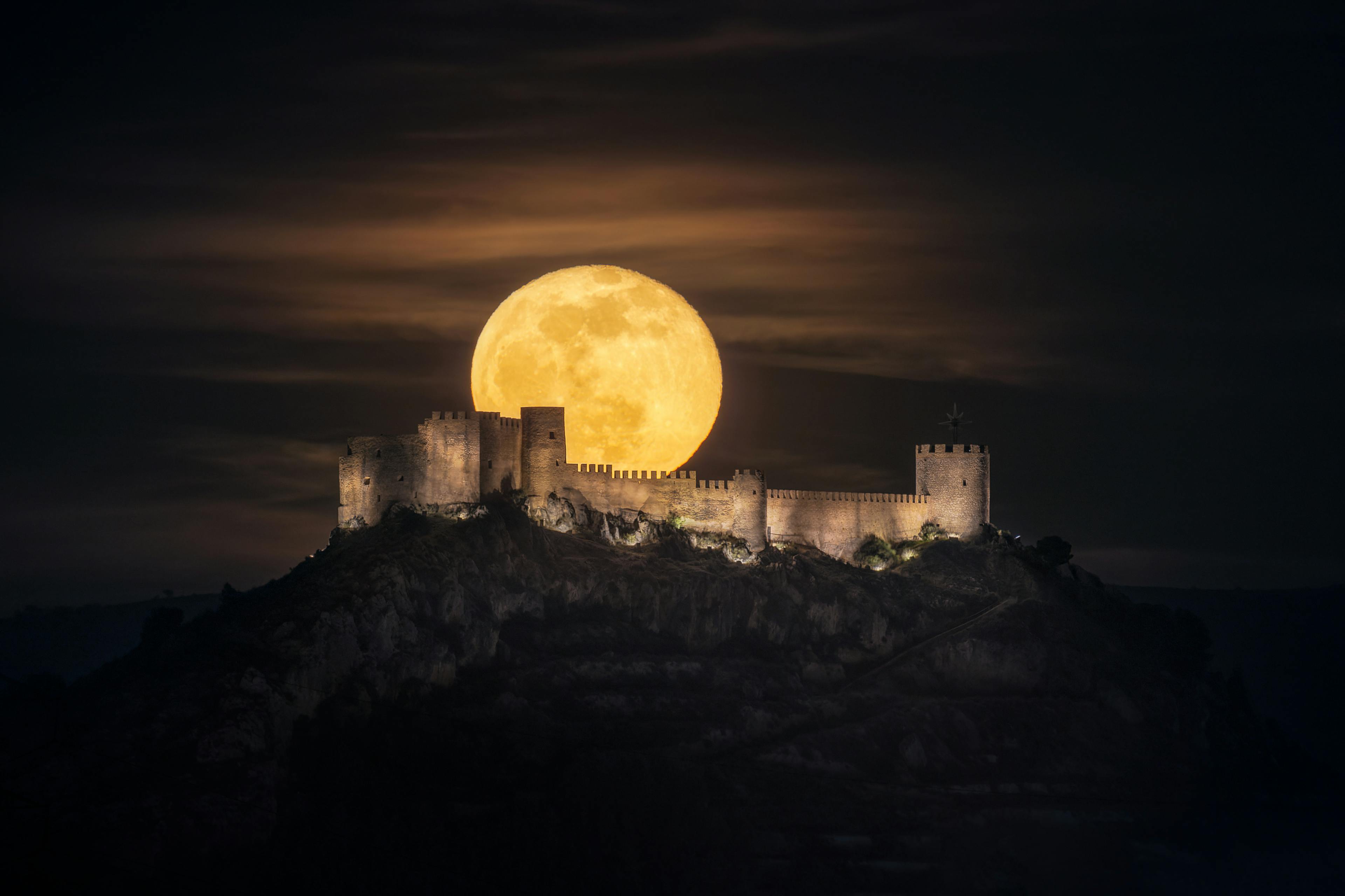 The Castle and the Moon (I)