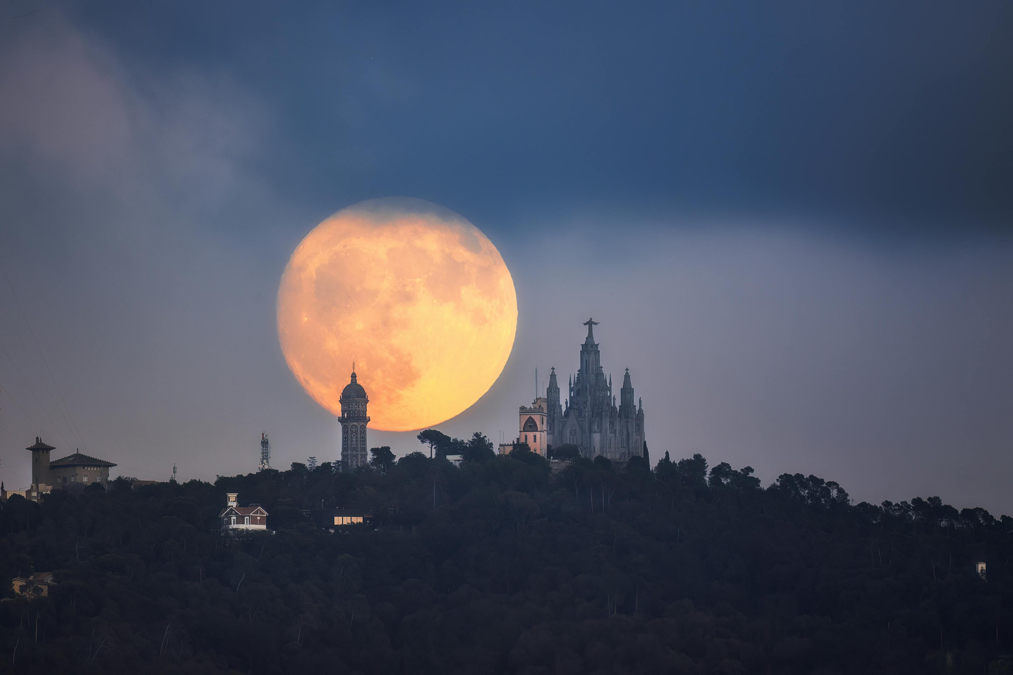 The Moon Behind the Sacred Church (I)